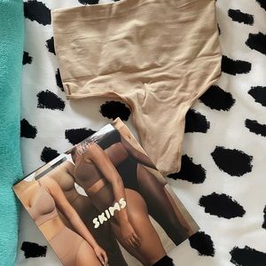 NWT Skims Core Control Thong Clay L/XL